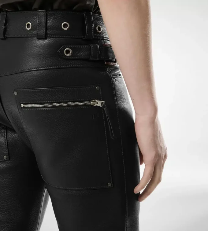 Bikerbroek van generfd leer Bikerbroek van generfd leer