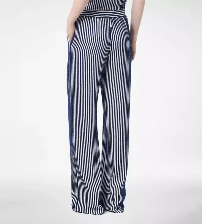 Broek van zijden georgette met borduursels van pailletten Broek van zijden georgette met borduursels van pailletten
