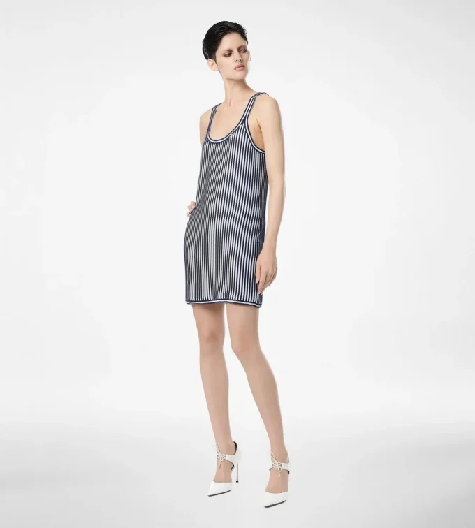 Cocktailjurk met paillettenborduursel en zijden tanktop Cocktailjurk met paillettenborduursel en zijden tanktop