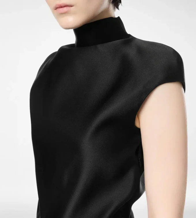 Dubbele zijden duchesse playsuit met uitsnijding