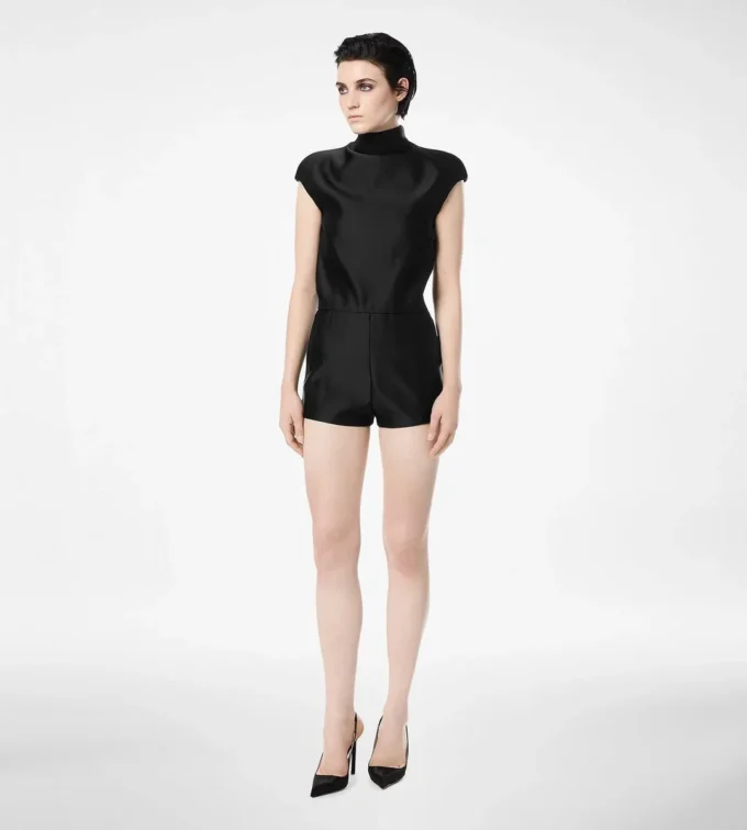 Dubbele zijden duchesse playsuit met uitsnijding