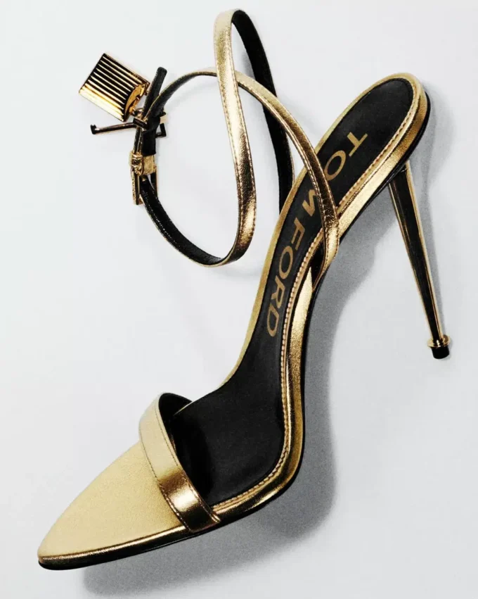 Gelamineerde nappa lederen Padlock Pointy Naked Sandal Gelamineerde nappa lederen Padlock Pointy Naked Sandal