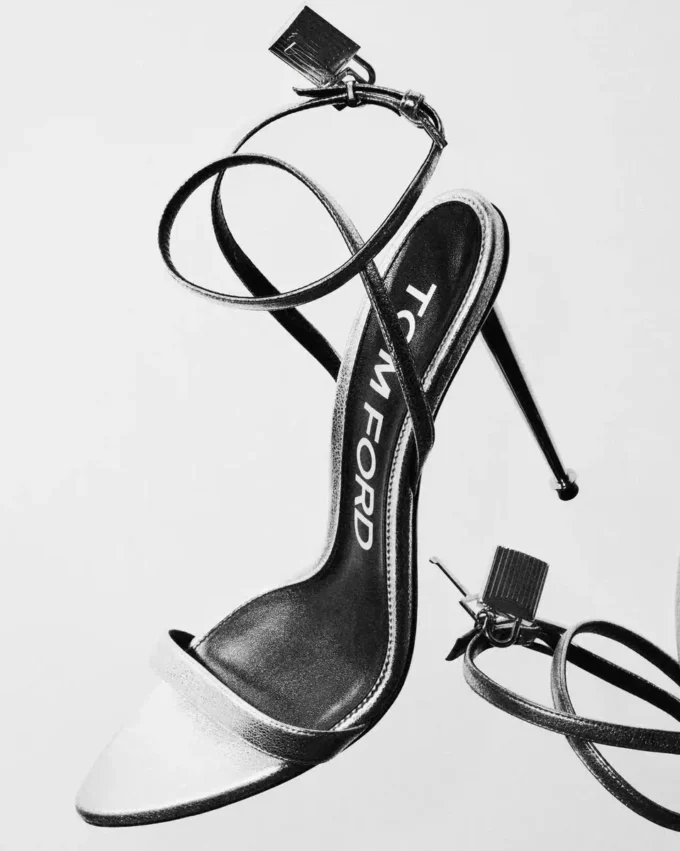 Gelamineerde nappa lederen Padlock Pointy Naked Sandal Gelamineerde nappa lederen Padlock Pointy Naked Sandal