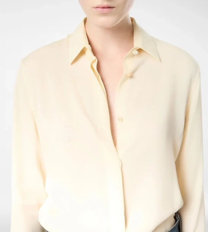 Gewassen zijden georgette shirt met ton-sur-ton geborduurd TF-logo