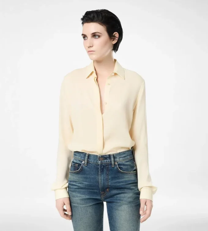Gewassen zijden georgette shirt met ton-sur-ton geborduurd TF-logo