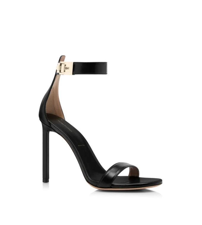 Glanzende leren sandalen met enkelbandje en T-gesp