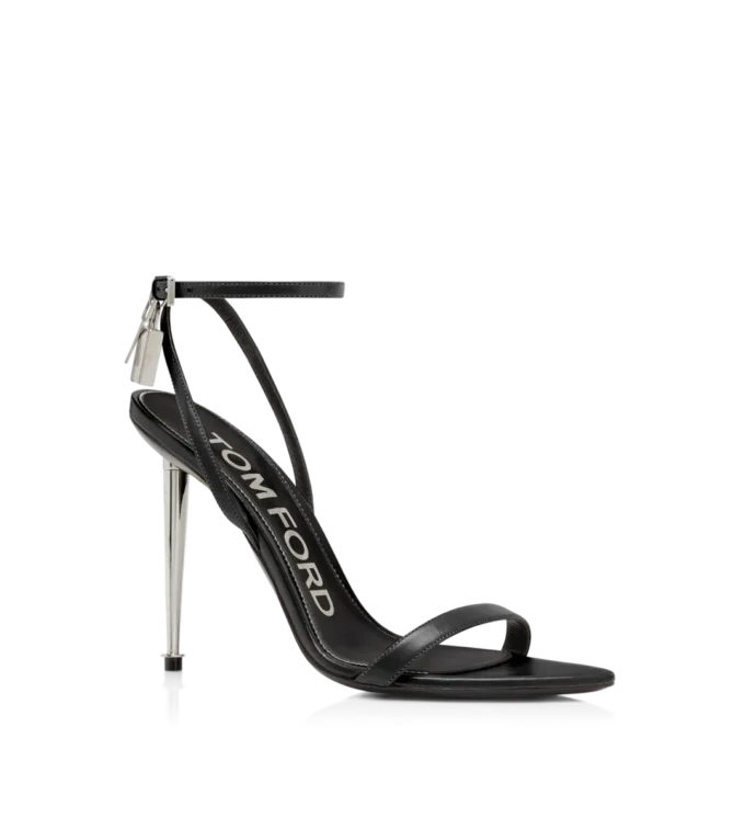 Glanzende leren sandalen met puntige neus en open hiel Glanzende leren sandalen met puntige neus en open hiel