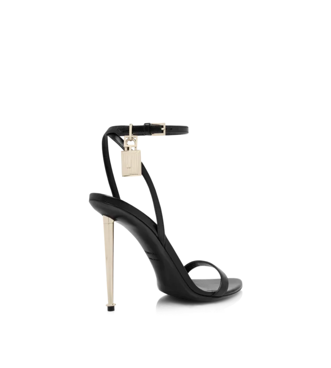 Glanzende leren sandalen met puntige neus en open hiel Glanzende leren sandalen met puntige neus en open hiel