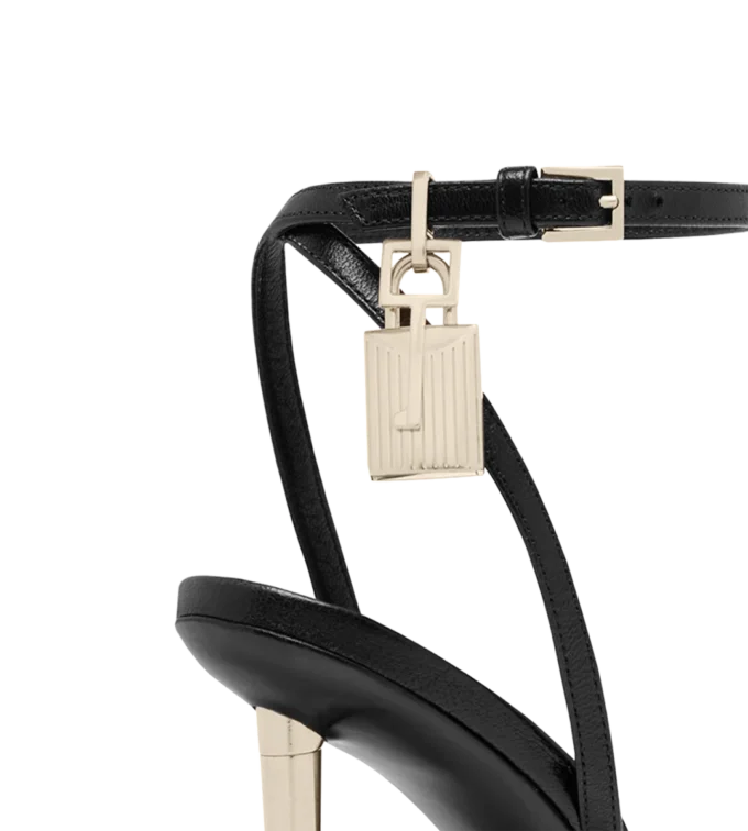 Glanzende leren sandalen met puntige neus en open hiel Glanzende leren sandalen met puntige neus en open hiel