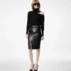 Knie-lange leren rok met diagonale ritssluiting Knie-lange leren rok met diagonale ritssluiting