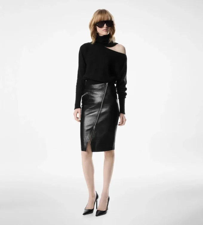 Knie-lange leren rok met diagonale ritssluiting Knie-lange leren rok met diagonale ritssluiting