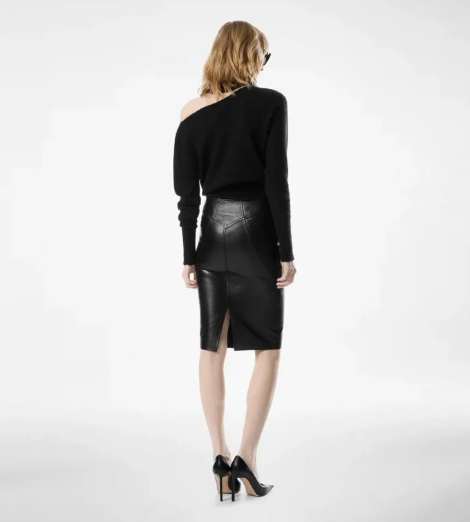 Knie-lange leren rok met diagonale ritssluiting Knie-lange leren rok met diagonale ritssluiting
