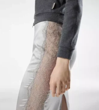 Knie-lange rok met kanten inzetstukken