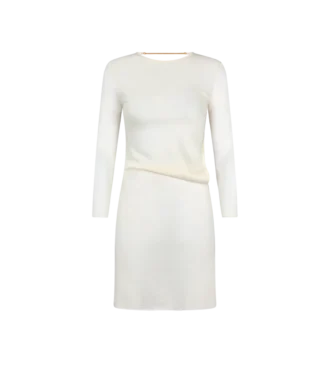 Korte jurk met uitsnijding en ketting sluiting