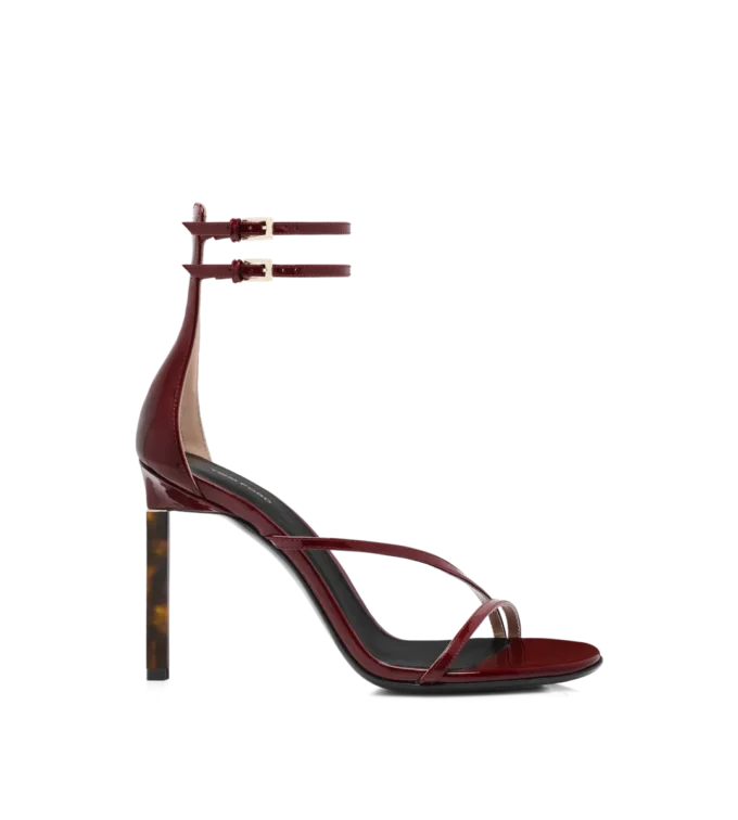 Lakleren sandalen met enkelbandje Lakleren sandalen met enkelbandje