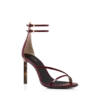 Lakleren sandalen met enkelbandje Lakleren sandalen met enkelbandje