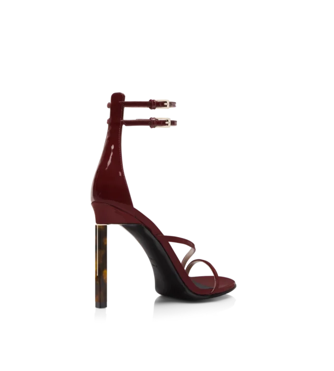 Lakleren sandalen met enkelbandje Lakleren sandalen met enkelbandje