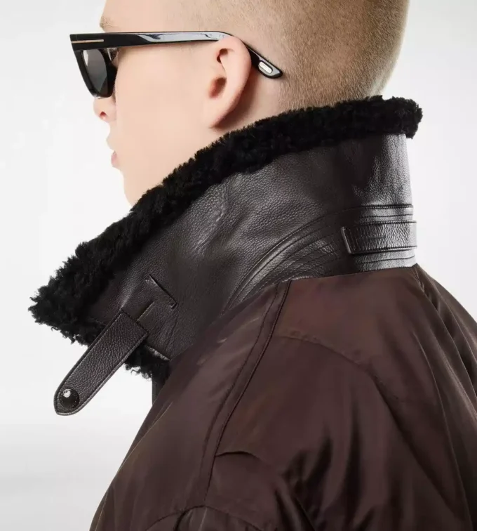 Nylon bomberjack met schapenvachtkraag Nylon bomberjack met schapenvachtkraag