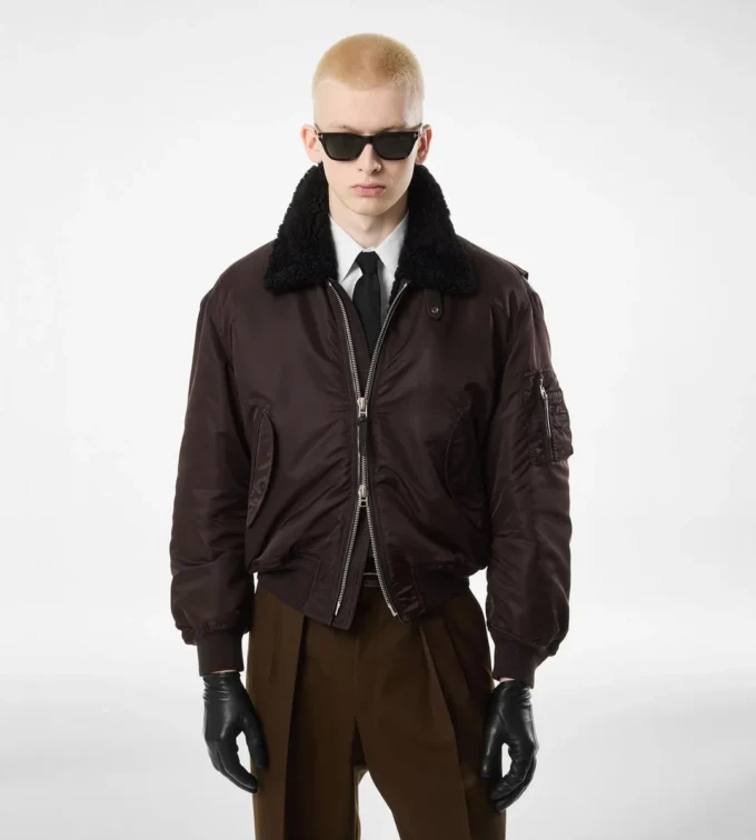 Nylon bomberjack met schapenvachtkraag Nylon bomberjack met schapenvachtkraag