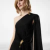 One-shoulder avondjurk met cape en Liza-hardware details One-shoulder avondjurk met cape en Liza-hardware details