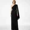 One-shoulder avondjurk met cape en Liza-hardware details One-shoulder avondjurk met cape en Liza-hardware details