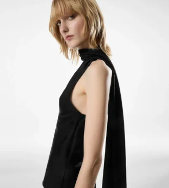 One-shoulder top met sjaal detail