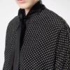 Polkadot zijden crêpe de chine lavallière tuniek met smokingdetails