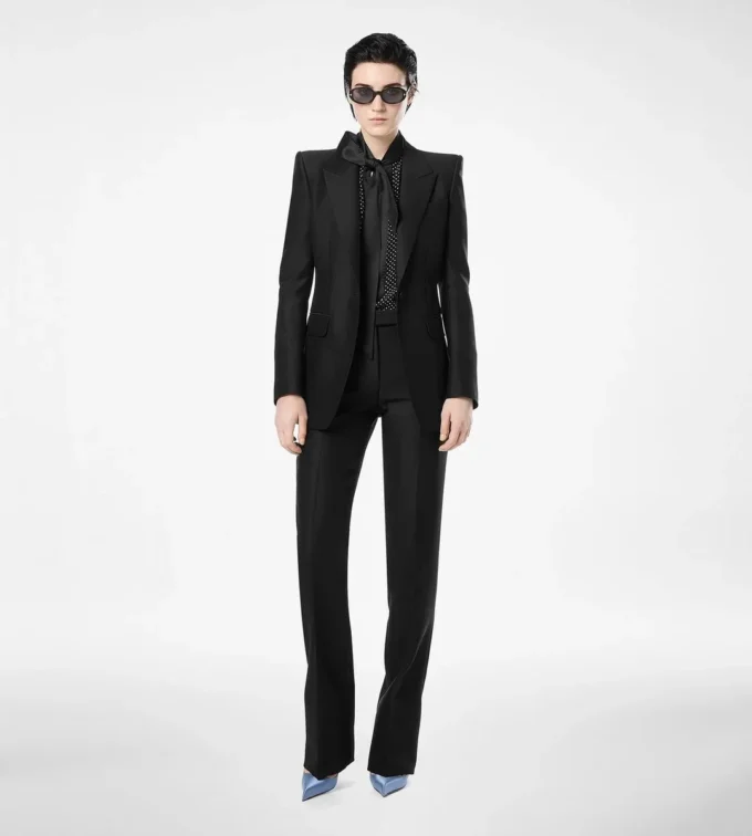 Polkadot zijden crêpe de chine lavallière tuniek met smokingdetails