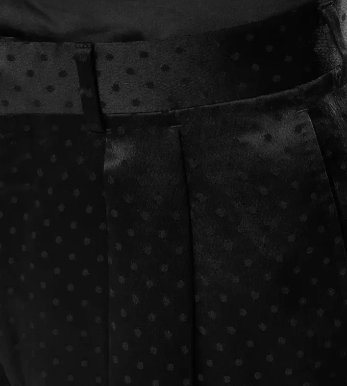Satijnen broek met dubbele plooien en polkadotjacquard