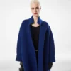 Sculpturale opera-jas met enkele knoopsluiting Sculpturale opera-jas met enkele knoopsluiting