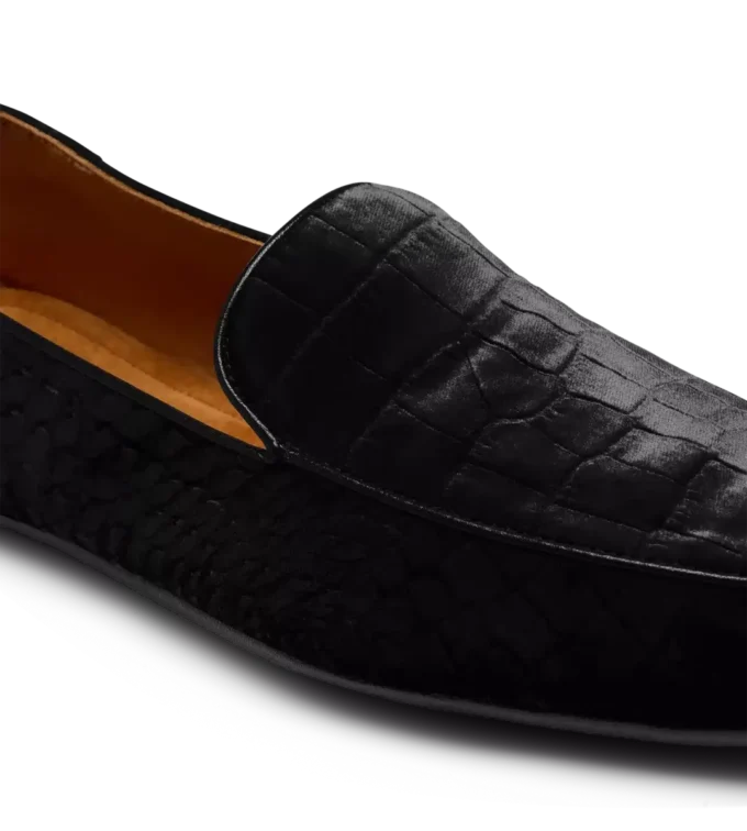 Slippers van gestempeld krokodillenfluweel Slippers van gestempeld krokodillenfluweel