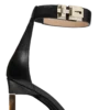 Soepele T Latch-pumps met enkelbandje van generfd leer