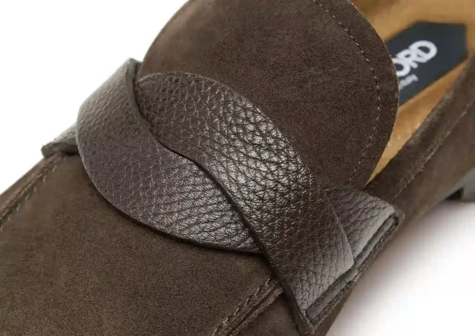 Suède Sean Twisted Band Loafer