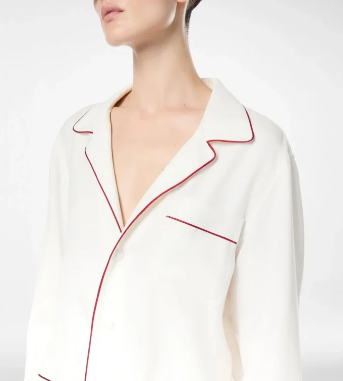Zijden twill pyjamahemd met biezen en ton sur ton geborduurd TF-logo
