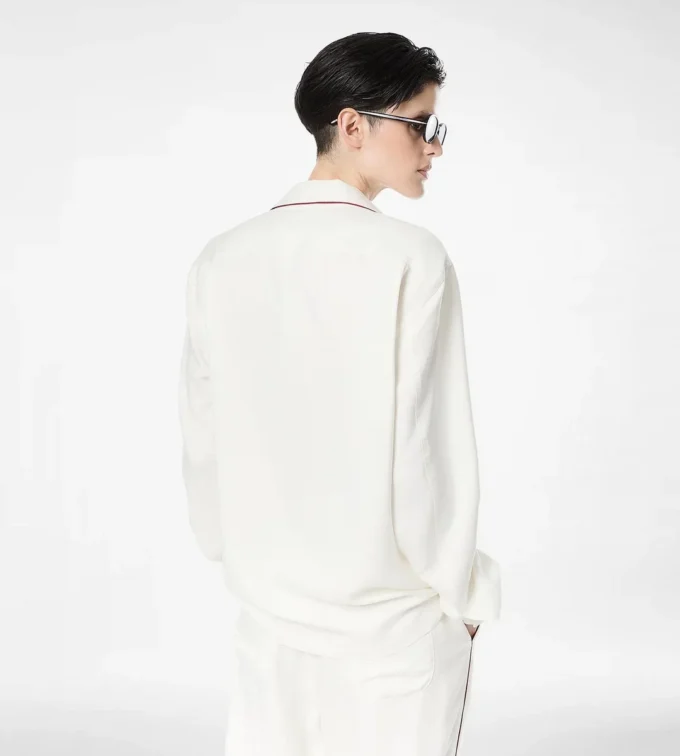 Zijden twill pyjamahemd met biezen en ton sur ton geborduurd TF-logo